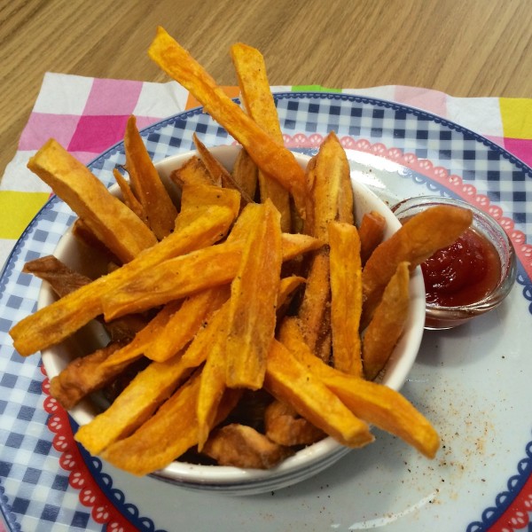 krokante frietjes van zoete aardappel (sweet patato fries)